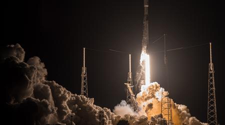 SpaceX a effectué deux lancements réussis de Falcon 9 en l'espace de quelques heures. Les fusées ont mis en orbite plusieurs dizaines de satellites, dont Starlink