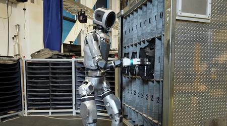 Il ressemble à un humain, mais travaille mieux : Boston Dynamics montre le robot Atlas en action