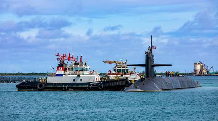 Le sous-marin nucléaire de classe Ohio USS Kentucky, équipé de missiles balistiques intercontinentaux Trident II d'une portée de plus de 12 000 kilomètres, s'est rendu sur l'île de Guam.