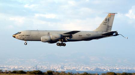 Un troll de niveau 80 : Un avion militaire américain a "dessiné" un pénis dans le ciel au-dessus d'une base aérienne russe.