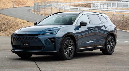 Toyota a dévoilé au Japon le break Crown Estate, doté d'un coffre spacieux et d'une motorisation hybride économique.