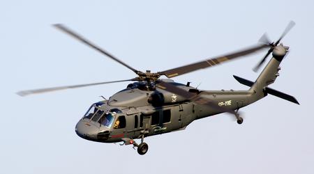 L'Albanie a reçu deux hélicoptères américains UH-60 Black Hawk en service.
