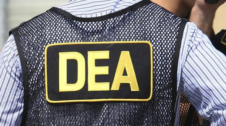 La Drug Enforcement Administration des États-Unis a envoyé par erreur 55 000 dollars en crypto-monnaie USDT à un escroc.