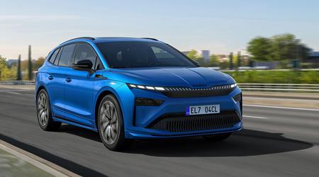 La Skoda Enyaq a subi un restylage inspiré de l'Elroq et s'est débarrassée de la calandre à l'avant de la carrosserie.
