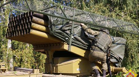 Les soldats biélorusses à la frontière avec l'Ukraine ont équipé leurs véhicules de "grilles".