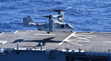 Un convertible V-22 Osprey américain a atterri pour la première fois de l'histoire sur un porte-hélicoptères de la Force maritime d'autodéfense japonaise.