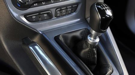 Ford a breveté une maquette de levier de vitesse manuel pour les voitures électriques.