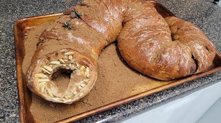 "J'ai fait du Shai Khulud épicé farci de cannelle et de clous de girofle" : photos choquantes d'une expérience culinaire qui effraie et attire à la fois