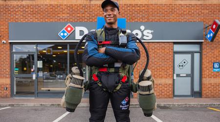 L'homme-fusée : Domino's Pizza a utilisé sa toute première combinaison à réaction pour livrer des pizzas par voie aérienne.