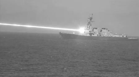 L'armée américaine teste le système laser embarqué HELIOS et détruit un drone avec succès