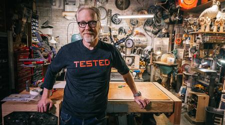 Adam Savage, star de MythBusters, a essayé les écouteurs AirPods Pro 2 en tant qu'aide auditive et a été satisfait (vidéo).