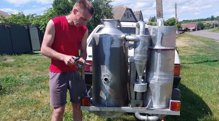 Ukrainien a transféré la voiture au bois de chauffage en raison d'une pénurie de carburant