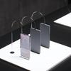 Le smartphone Galaxy S25 Edge au salon