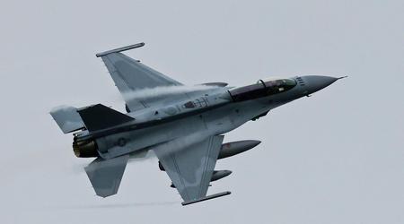 Au lieu de la camelote soviétique : La Bulgarie reçoit son premier F-16D