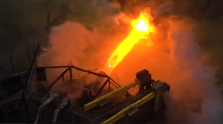 SpaceX a testé une rampe de lancement renforcée à la base stellaire afin d'éviter sa destruction lors du lancement d'un vaisseau spatial.