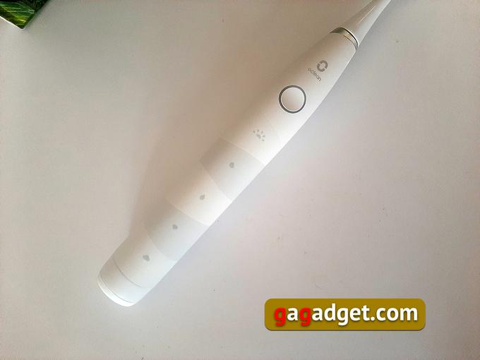 Ça ne fait pas mal. Examen de la brosse à dents électrique Oclean Flow Sonic budget-15