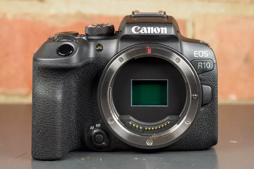 Appareil photo reflex numérique Canon EOS R10 à prix abordable