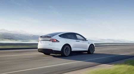 Tesla rappelle plus de 350 000 voitures Model S, Model Y et Model X aux États-Unis en raison de problèmes liés aux phares et aux coussins gonflables.