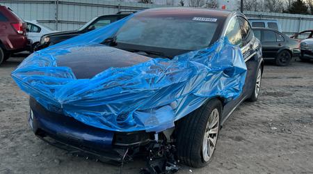 Le rédacteur en chef de CNBC a vendu sa Tesla Model X pour des pièces détachées - et maintenant elle roule en Ukraine et envoie des messages à son ancien propriétaire.