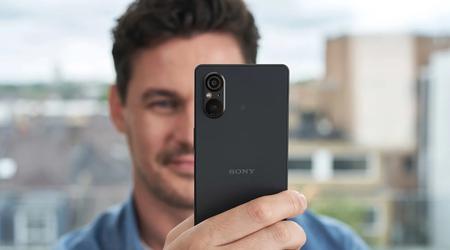 Le vaisseau amiral compact Sony Xperia 5 V, équipé d'une puce Snapdragon 8 Gen 2 et d'un appareil photo de 52 MP, a commencé à être vendu en Allemagne, en France, en Espagne et dans d'autres pays européens.