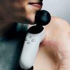 La manette adaptative Xbox est de petite taille.