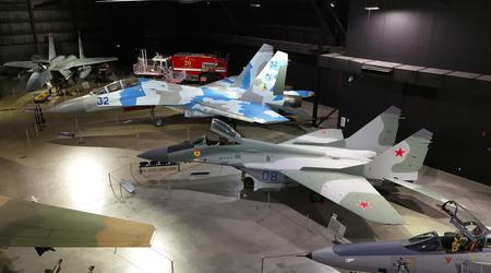 L'avion Su-27UB, qui appartenait auparavant à l'Ukraine, est exposé au musée national de l'armée de l'air américaine.
