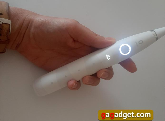 Ça ne fait pas mal. Examen de la brosse à dents électrique Oclean Flow Sonic budget-13