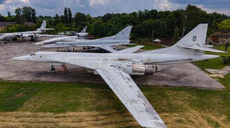 Les Russes utilisent contre l'Ukraine des bombardiers stratégiques Tu-160, que l'Ukraine a remis à la Russie en 1999.