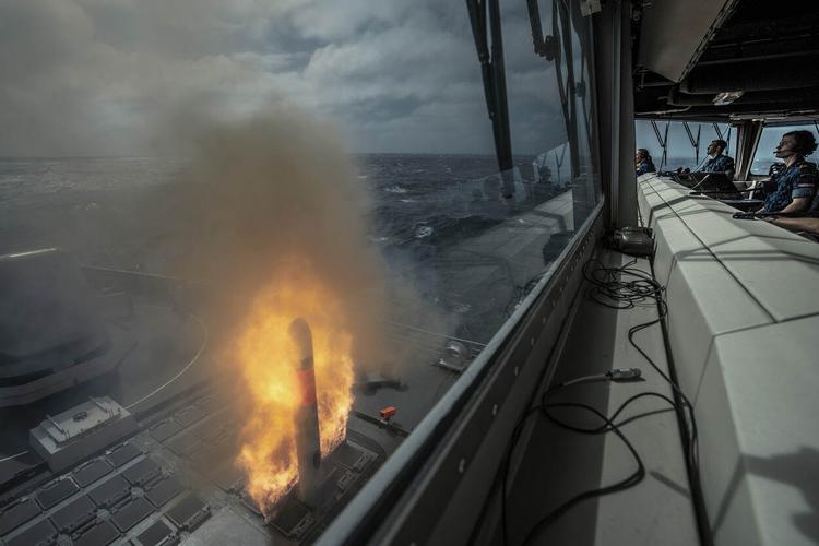 Une frégate de la marine néerlandaise ...