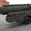 Les Russes ont lancé le missile balistique intercontinental SS-27 Mod 2, d'une portée de 12 000 kilomètres, qui peut transporter une ogive nucléaire d'une puissance allant jusqu'à 500 kilotonnes.-14 Les Russes ont lancé le missile balistique intercontinental SS-27 Mod 2, d'une portée de 12 000 kilomètres, qui peut transporter une ogive nucléaire d'une puissance allant jusqu'à 500 kilotonnes.-14