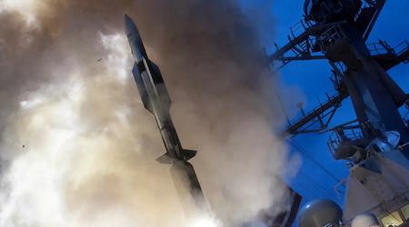 La réponse de l'Iran au RIM-174 SM-6 ERAM - l'USS Dena sera armé de missiles antiaériens à lancement vertical.