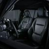 Toyota Land Cruiser 250 AT37 de profil