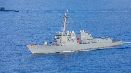 Le destroyer américain à missiles guidés de classe Arleigh Burke USS Howard s'est échoué de manière inattendue lors de son approche de Bali.