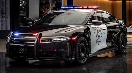 La police routière californienne a testé la Lucid Pursuit, une version spéciale de la voiture électrique Lucid Air, qui coûte à partir de 70 000 dollars en version civile.