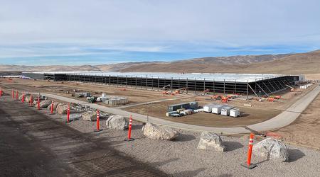 La structure métallique principale a été achevée à l'usine Tesla Semi.