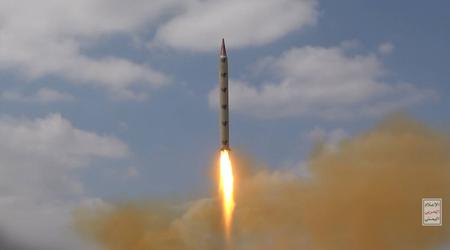 Des mandataires iraniens du Yémen ont montré des vidéos de missiles balistiques et de drones kamikazes lancés sur Israël.