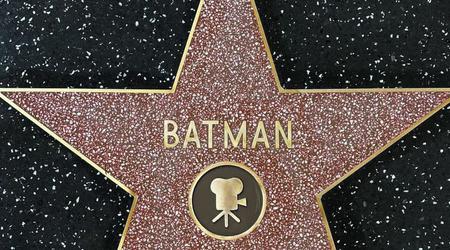 Batman reçoit une étoile sur le Hollywood Walk of Fame. Il est le premier super-héros à réaliser cet exploit.