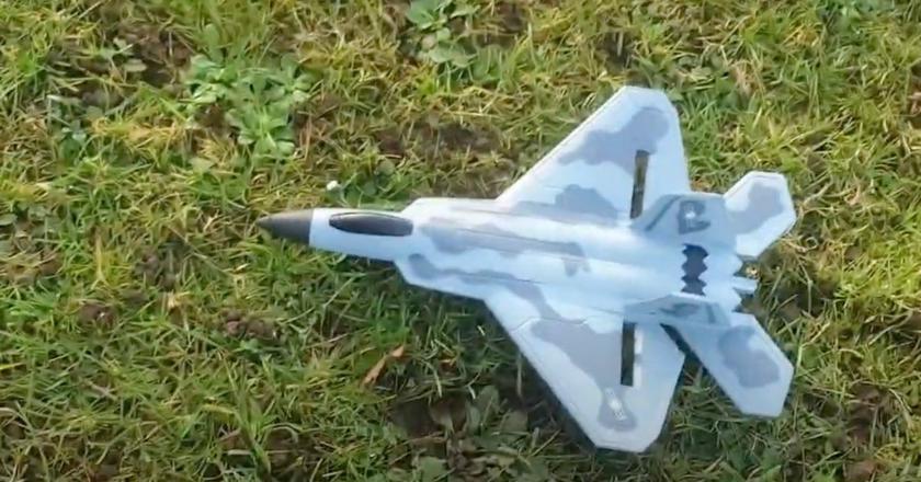 HAWK'S WORK F22 avion rc
