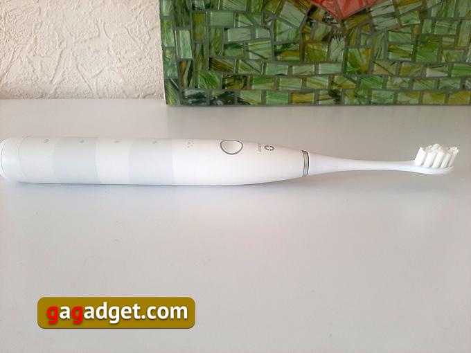 Ça ne fait pas mal. Examen de la brosse à dents électrique Oclean Flow Sonic budget-14