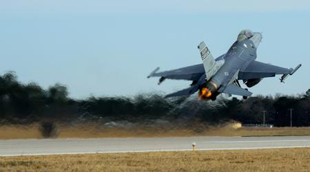 La Thaïlande retarde l'achat de nouveaux avions de combat pour remplacer les anciens F-16A/B Fighting Falcon