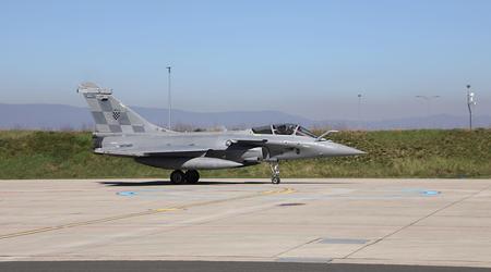 La France remet le 11e avion de combat Rafale à la Croatie