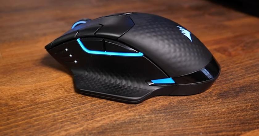 Souris sans fil Corsair Dark Core RGB Pro pour le jeu