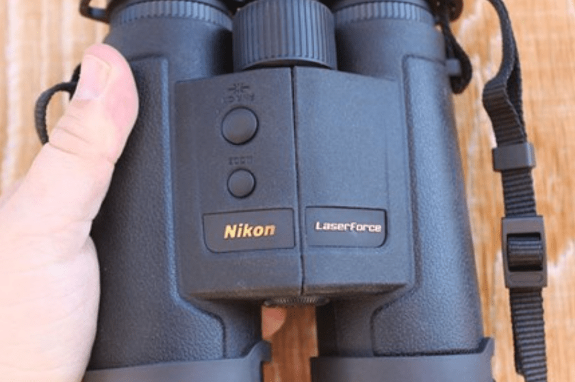 Jumelles Nikon LaserForce 10x42 avec télémètre intégré