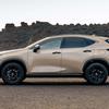 Lexus NX Overtrail en couleur désert de lune.