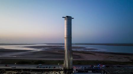 SpaceX a fait rouler sur le pas de tir un nouveau prototype de fusée Super Heavy équipé de 33 moteurs Raptor pour Starship.