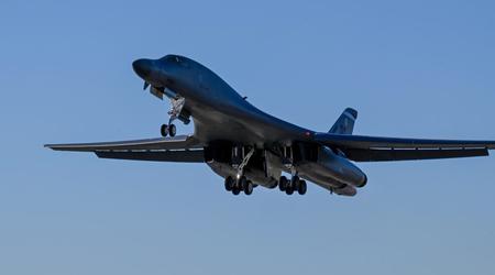Les États-Unis ont déployé deux groupes de bombardiers stratégiques supersoniques B-1B Lancer au Royaume-Uni.