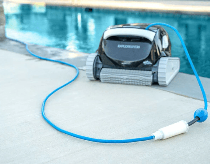 Dolphin Explorer E50 meilleur aspirateur de piscine hors sol