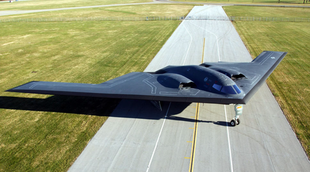Northrop Grumman recevra jusqu'à 7 milliards de dollars pour accroître les capacités de 20 bombardiers nucléaires B-2 Spirit, pour un coût de plus de 2,1 milliards de dollars.