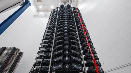 SpaceX dévoile les satellites compacts Starlink V2 Mini avec deux panneaux solaires