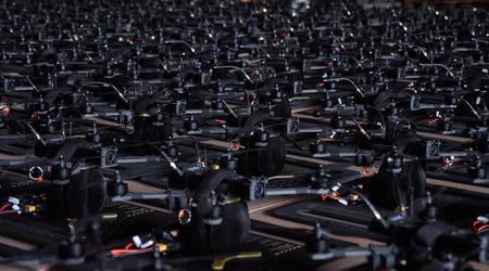 Les forces de défense ukrainiennes ont reçu 500 quadrocoptères DJI Mavic, 300 drones FPV Phoenix 03 Heavy et 40 hexacoptères Vamprie équipés de caméras thermiques.